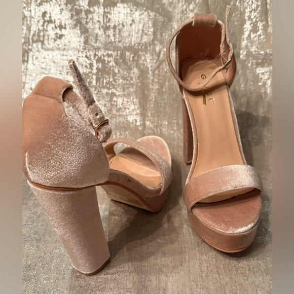 EXCELLENT Like New 𝑮𝑳𝑨𝒁𝑬 𝑃𝑒𝑒𝑝𝑡𝑜𝑒 𝐵𝑙𝑜𝑐𝑘 𝐻𝑒𝑒𝑙𝑠 - Picture 7 of 10